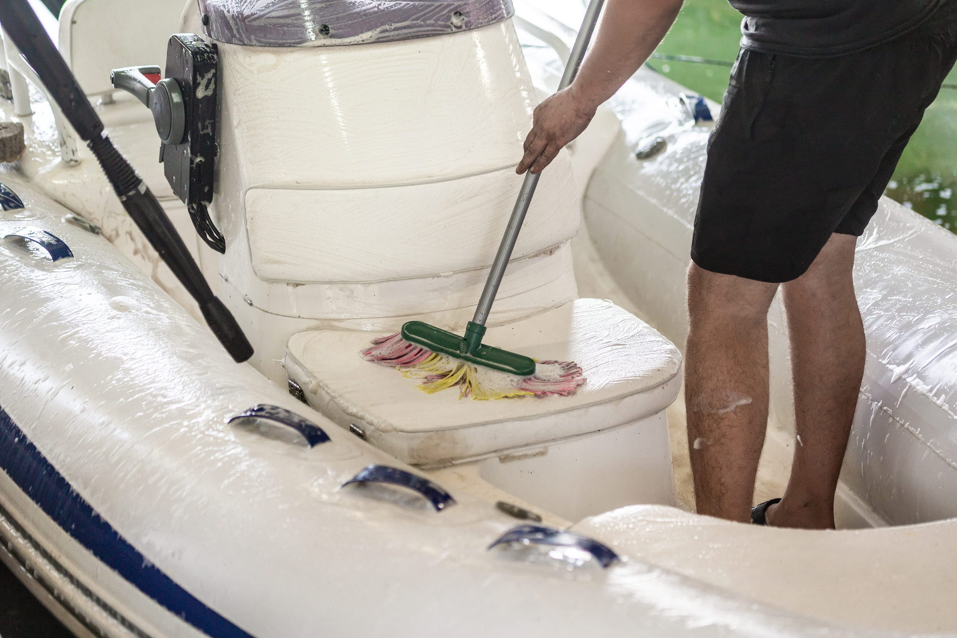 vehicle shown in the supplied boat valeting photos