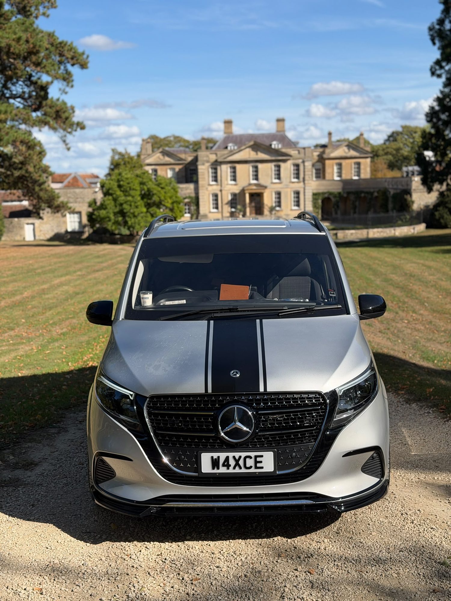 vehicle shown in the supplied mobile car valeting photos
