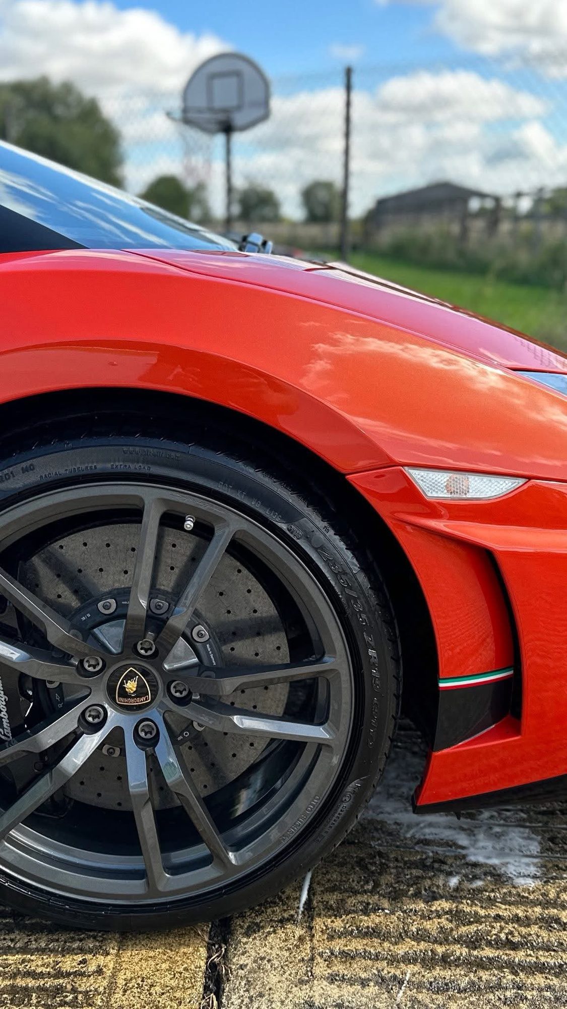 Lamborghini Gallardo Wheel shown in the supplied deep cleans photos