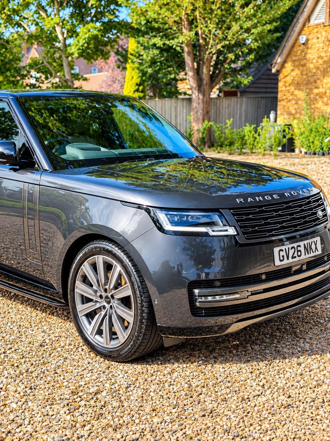 Range Rover shown in the supplied mobile car valeting photos